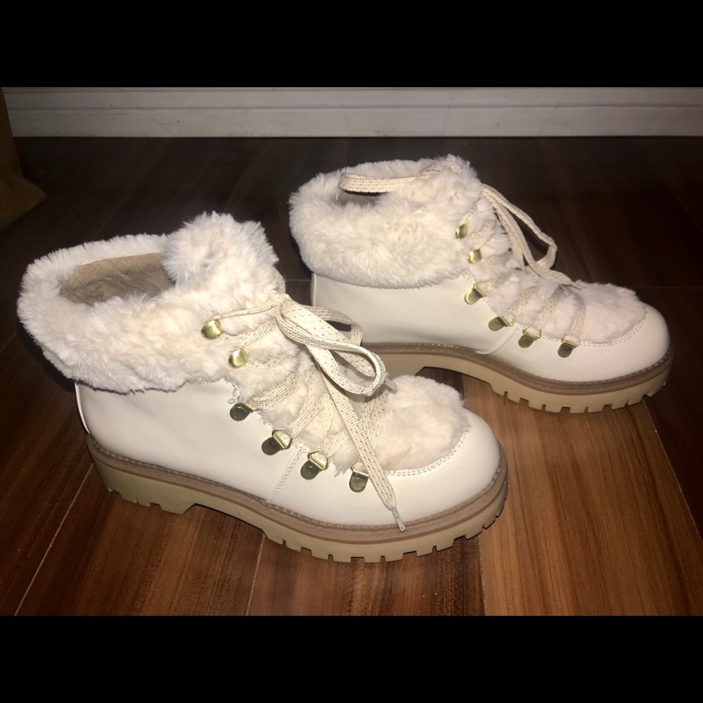 NIB Sam Edelman Kilbourn Ivory boots /faux fur